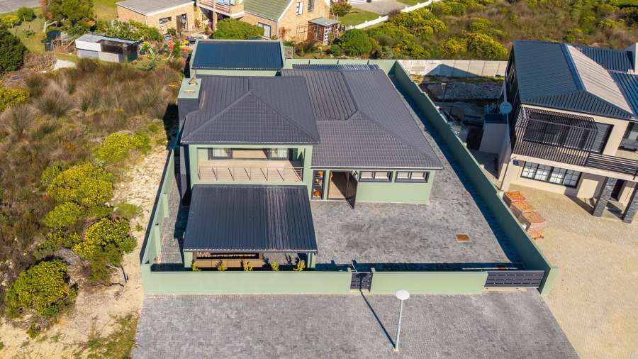 4 Bedroom Property for Sale in Struisbaai Western Cape